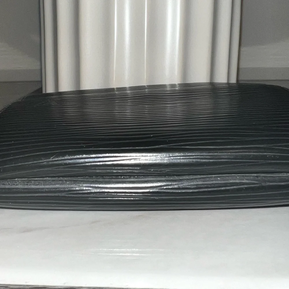 Louis Vuitton Epi Leather Trifold Wallet - Picture 4 of 11